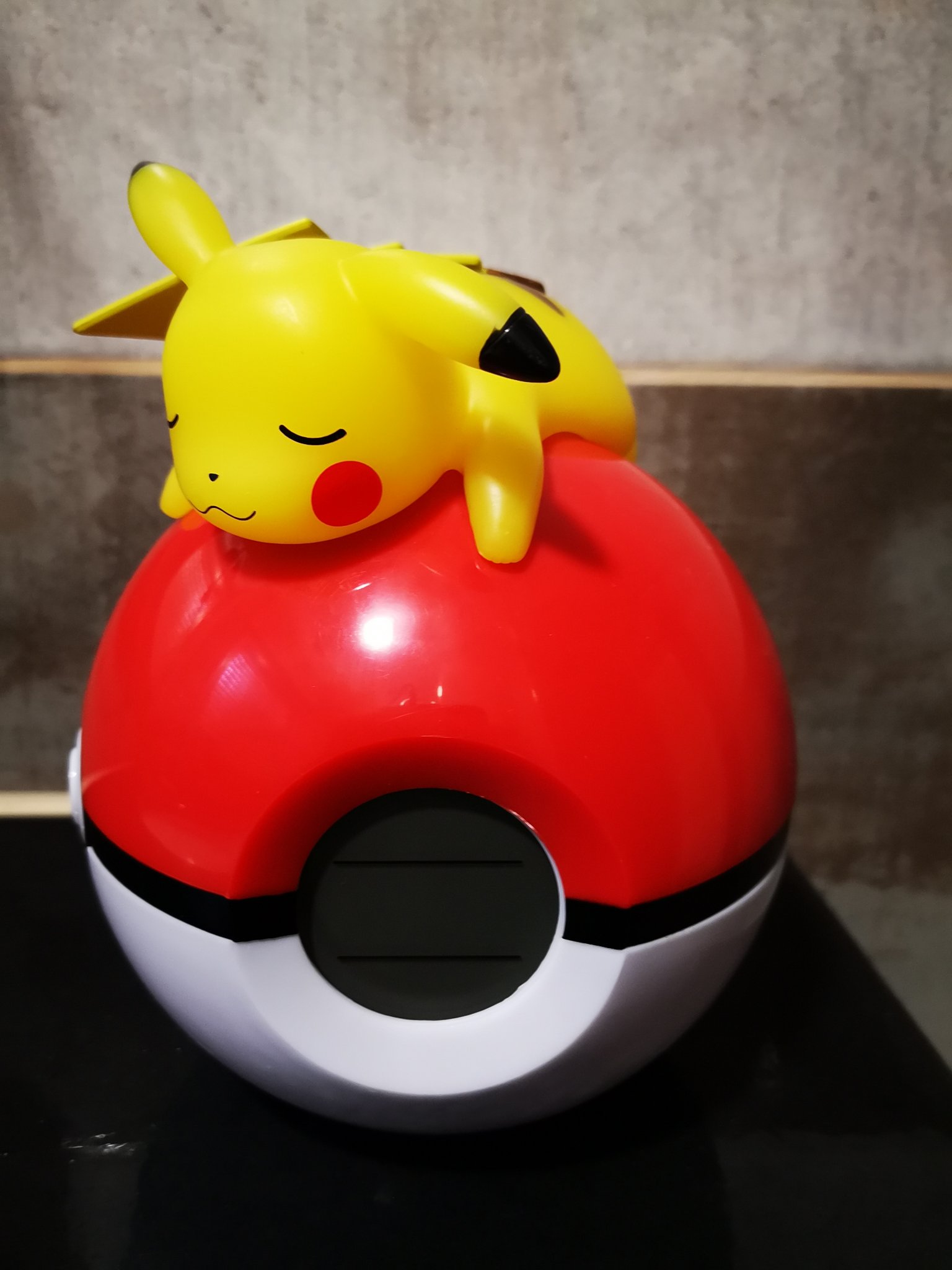POKEMON - Réveil lumineux Pikachu sur une pokébol au meilleur prix